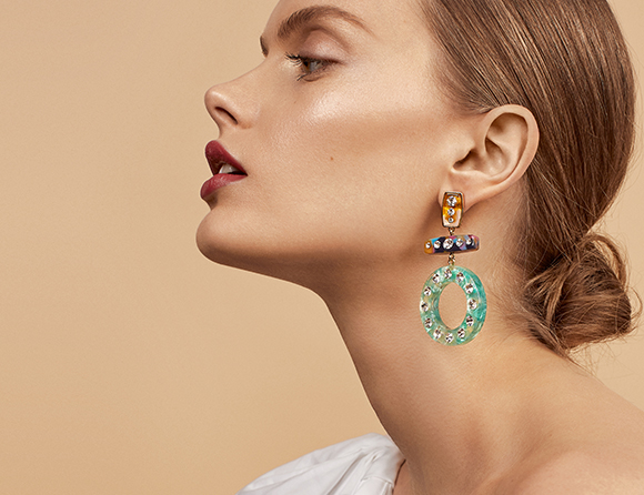 Dynamic ads work well for online retailers like BaubleBar, who offer a variety of products